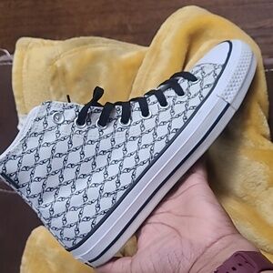 Size 6.5  Big Boy/Men - Converse Hi Top